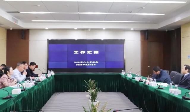 3月15日,江汉区委书记李湛到中国武汉人力资源服务产业园调研人力资源