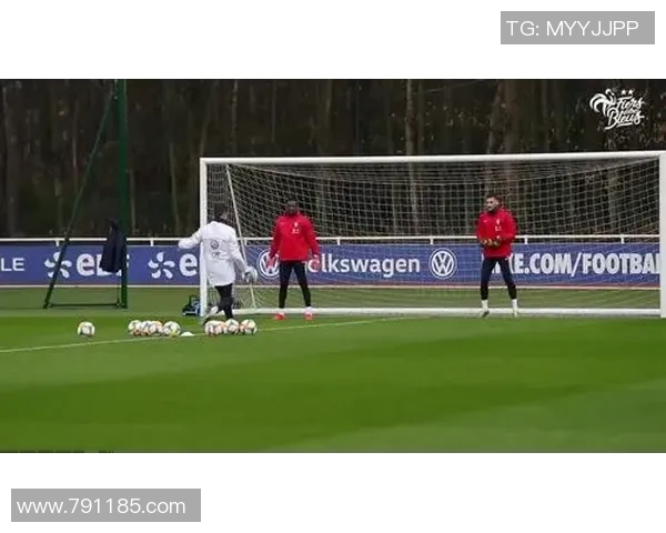 上海申鑫迎战梅州客家全力争胜展现球队实力与斗志